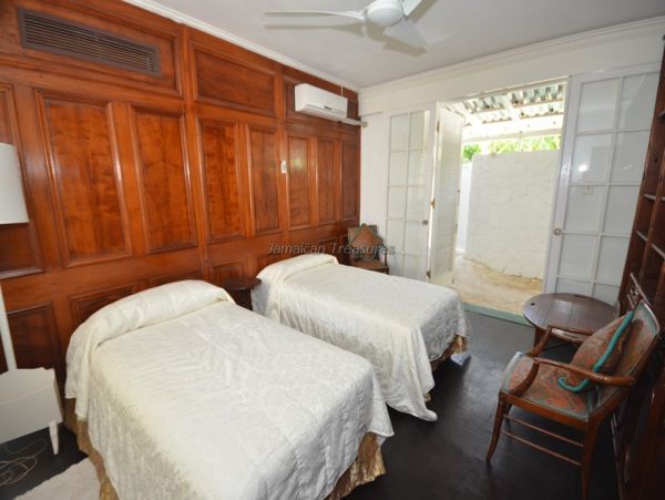 Jamaica Home 960625