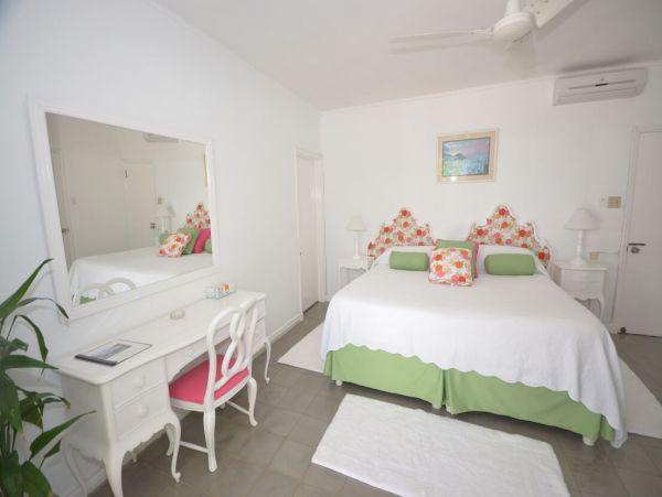 Jamaica Home 960625