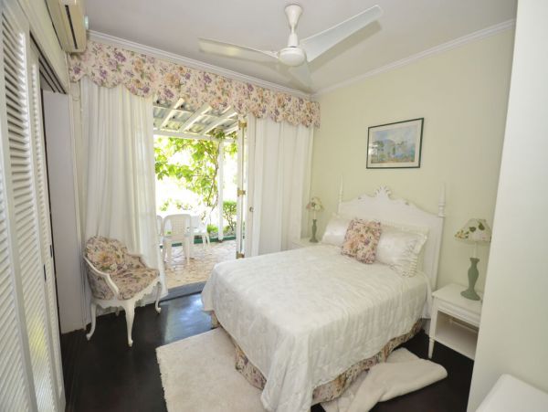 Jamaica Home 960625