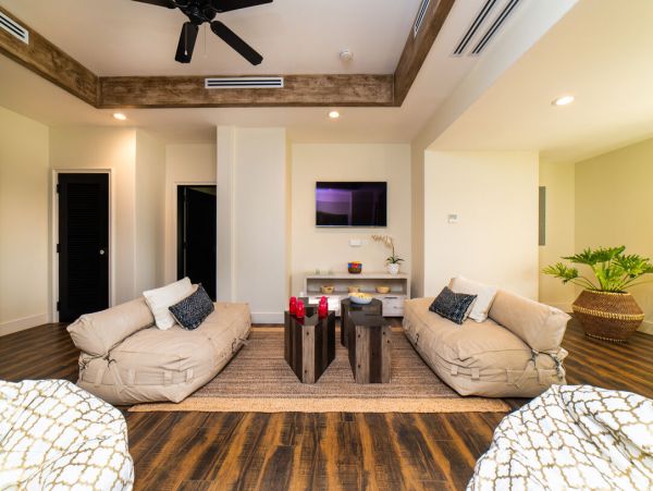 Jamaica Home 960626