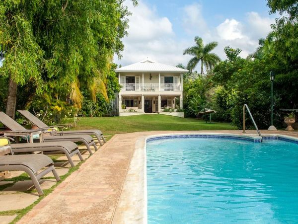 Bay Front Vacation Villa in Jamaica Sleeps 10 Guests