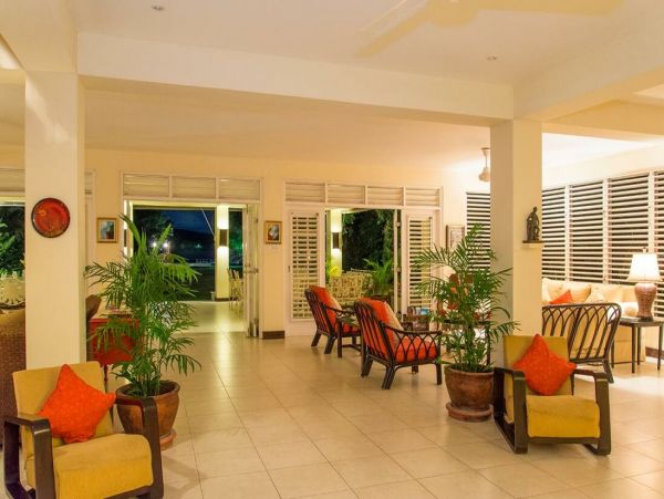 Bay Front Vacation Villa in Jamaica Sleeps 10 Guests
