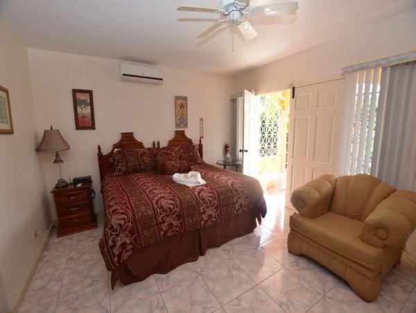 Jamaica Home 960695