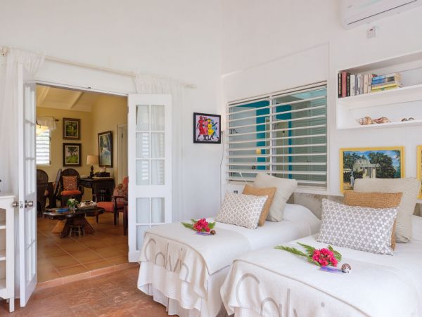 Jamaica Home 960702