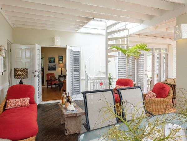 Jamaica Home 960703