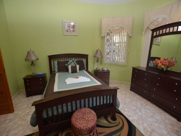 Jamaica Home 960712