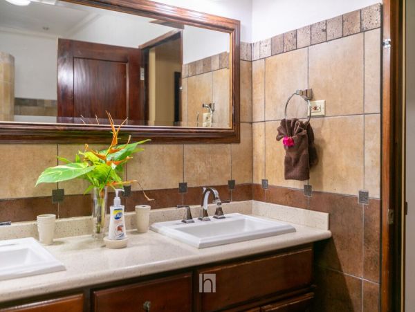 Jamaica Home 960722