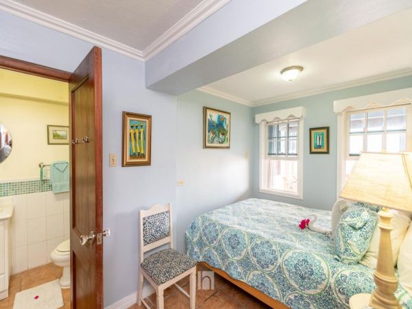 Jamaica Home 960724