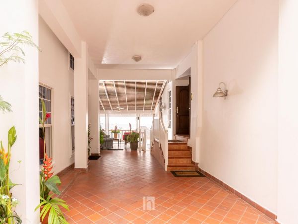 Jamaica Home 960724