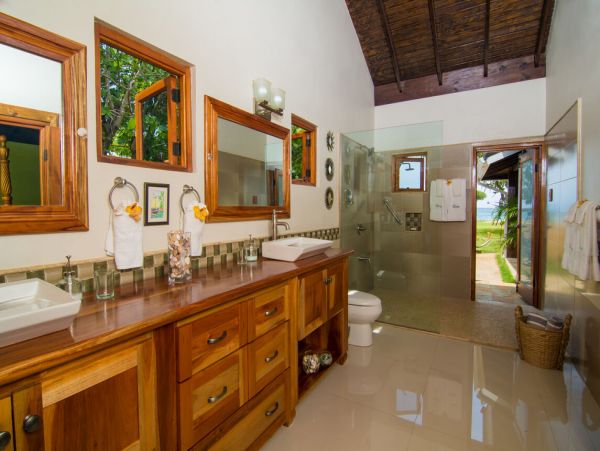 Jamaica Home 960726