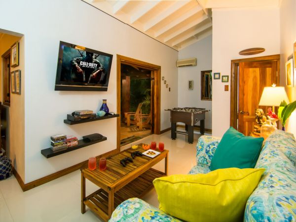 Jamaica Home 960726