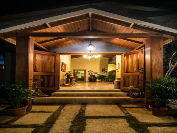 Jamaica Home 960726