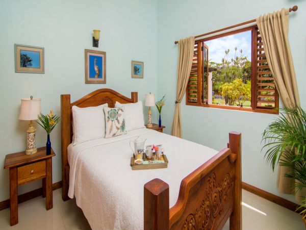 Jamaica Home 960726