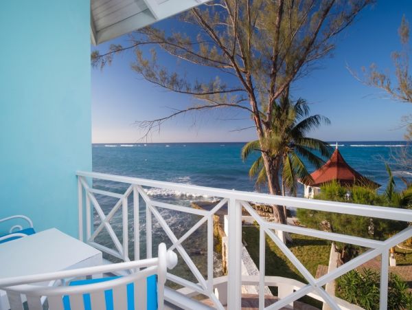 Four Bedroom Oceanfront Vacation Rental in Jamaica