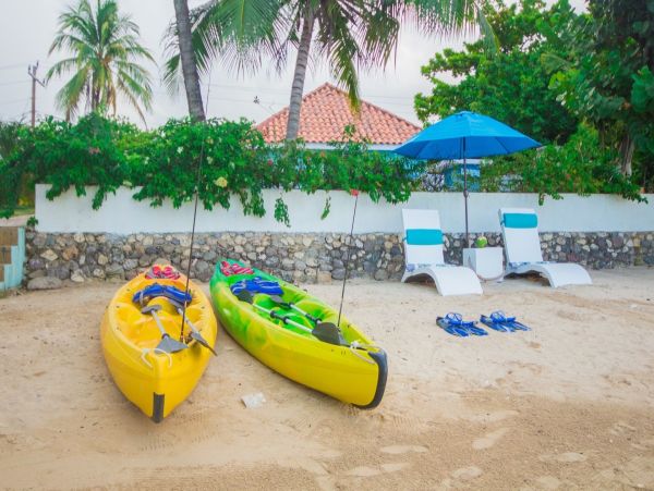 Four Bedroom Oceanfront Vacation Rental in Jamaica