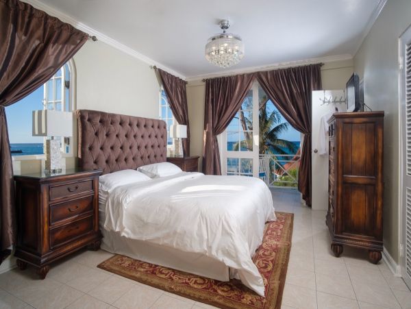 Four Bedroom Oceanfront Vacation Rental in Jamaica