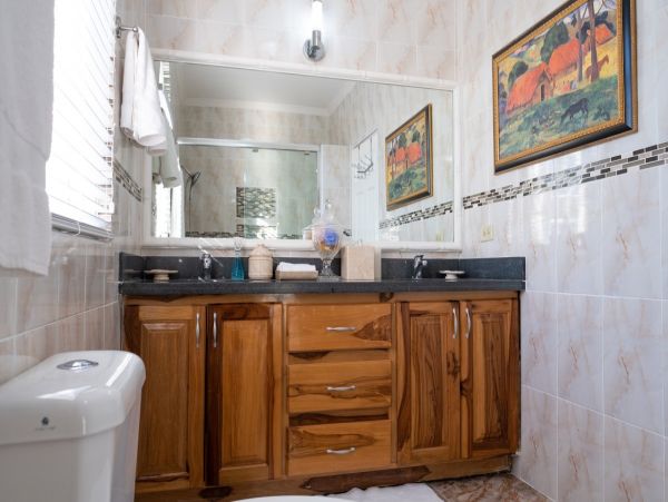 Four Bedroom Oceanfront Vacation Rental in Jamaica