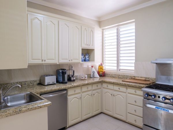 Four Bedroom Oceanfront Vacation Rental in Jamaica