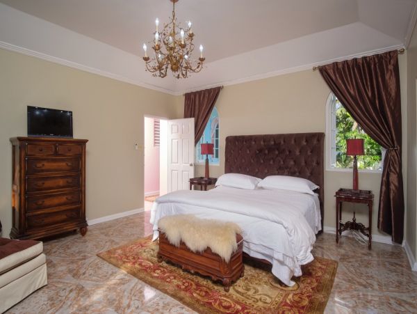Four Bedroom Oceanfront Vacation Rental in Jamaica