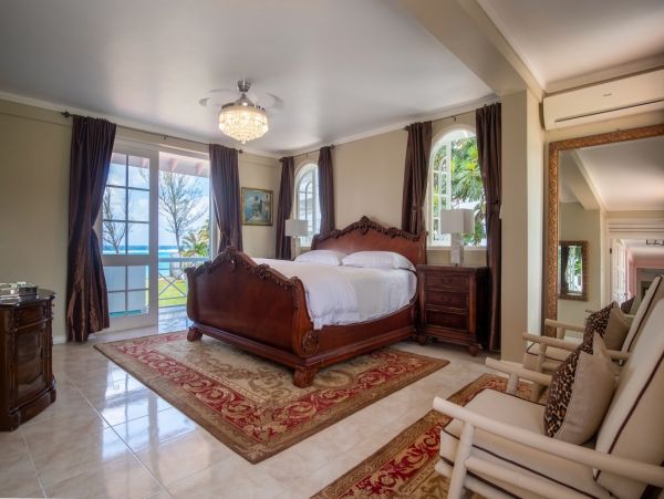 Four Bedroom Oceanfront Vacation Rental in Jamaica