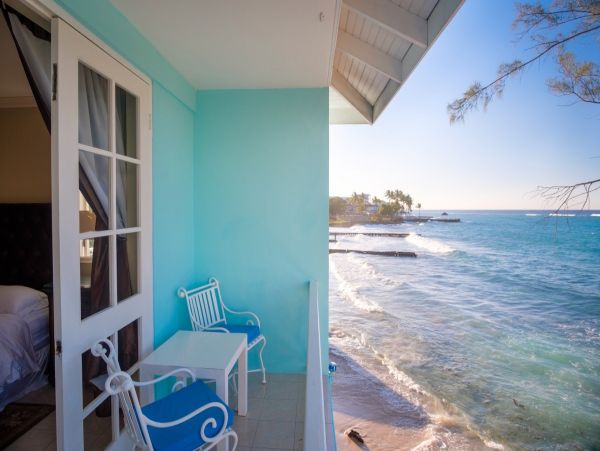 Four Bedroom Oceanfront Vacation Rental in Jamaica