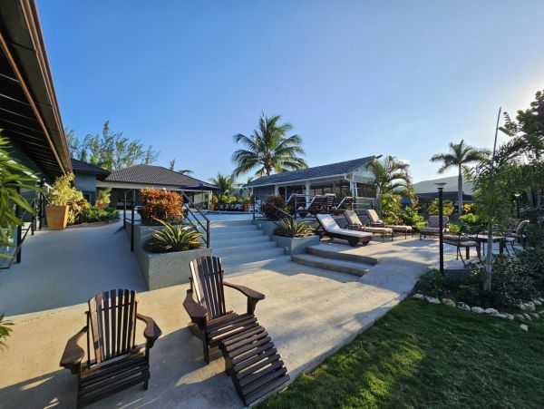 Jamaica Vacation Rental: Luxury Beachfront Getaway Awaits