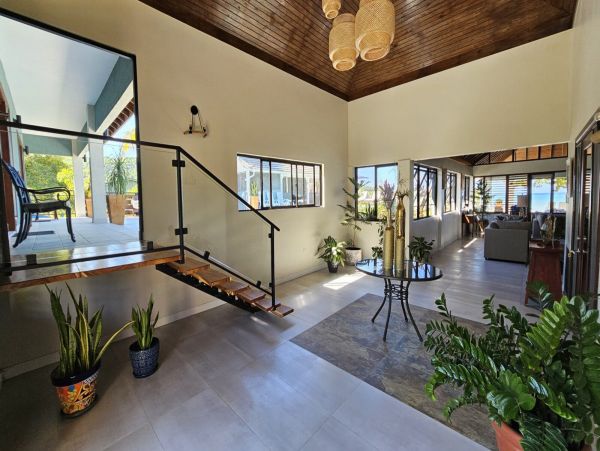 Jamaica Vacation Rental: Luxury Beachfront Getaway Awaits