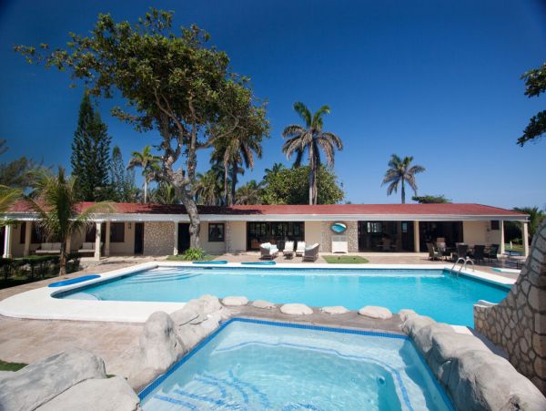 Jamaica Home 960808