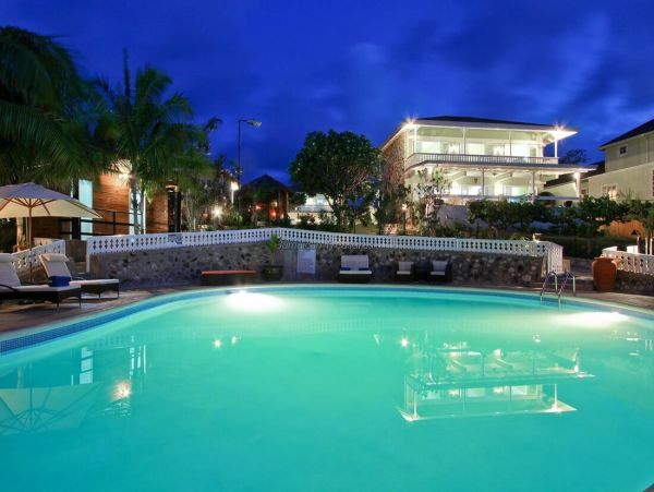 Jamaica Home 960813