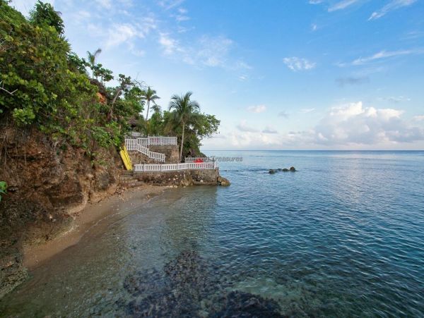 Jamaica Home 960813