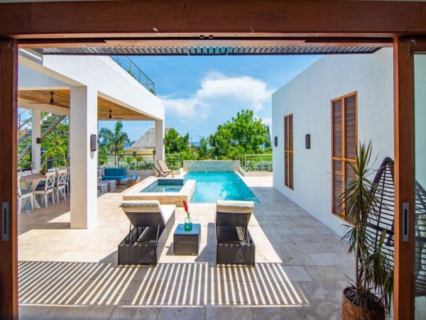 Luxury Four Bedroom Jamaica Villa Rental with Pool, Jacuzzi & Staff