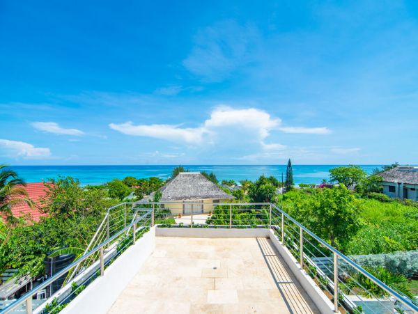 Luxury Four Bedroom Jamaica Villa Rental with Pool, Jacuzzi & Staff
