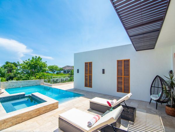 Luxury Four Bedroom Jamaica Villa Rental with Pool, Jacuzzi & Staff