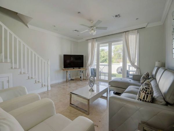 Jamaica Home 960852