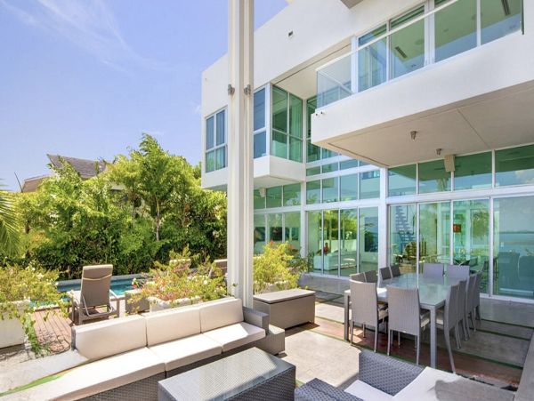 Miami Venetian Islands Luxury Villas - Biscayne Bay Waterfront Accommodation