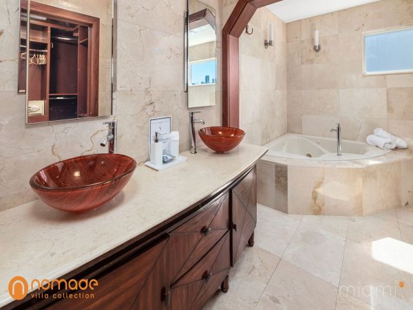 Miami Beach Home 960870