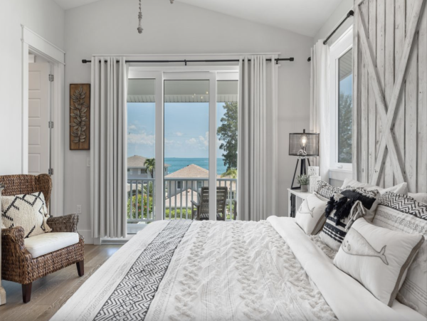 Beautiful Family Vacation Home in Anna Maria with Pool