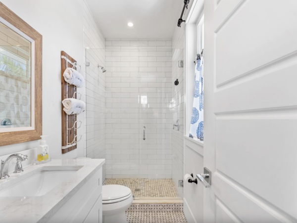 Beautiful Family Vacation Home in Anna Maria with Pool