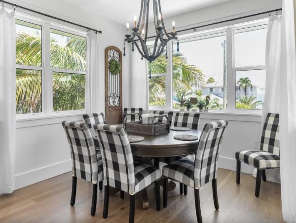Beautiful Family Vacation Home in Anna Maria with Pool