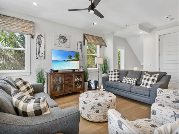 Beautiful Family Vacation Home in Anna Maria with Pool