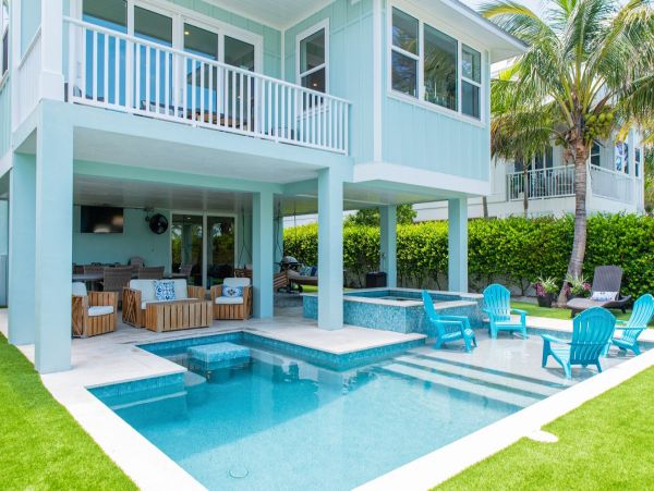 Beautiful Family Vacation Home in Anna Maria with Pool