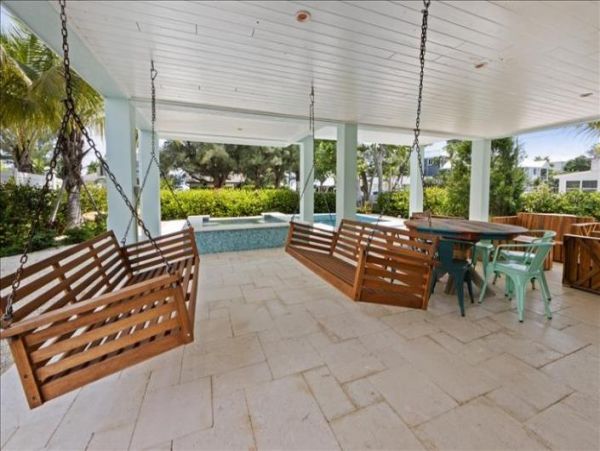 Beautiful Family Vacation Home in Anna Maria with Pool