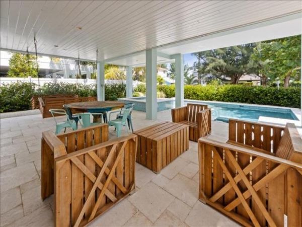 Beautiful Family Vacation Home in Anna Maria with Pool