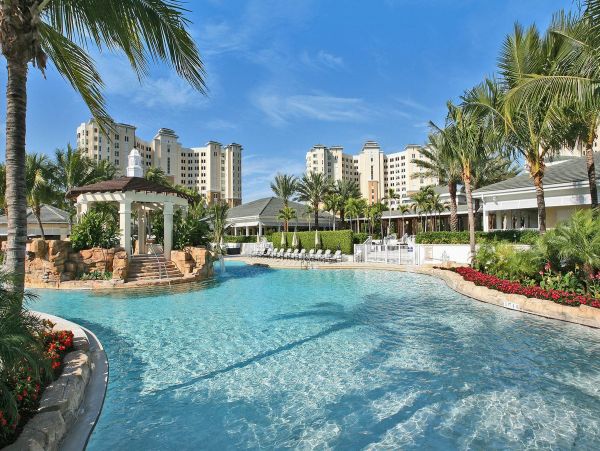 Naples Vacation Condo Three Bedrooms Walk to Beach Sleeps 6