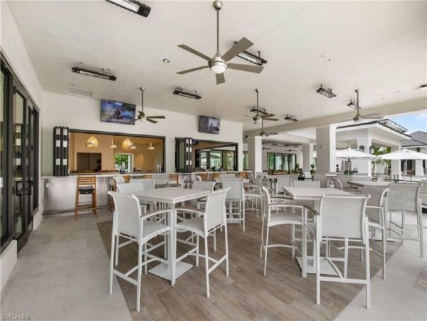 Naples Vacation Condo Three Bedrooms Walk to Beach Sleeps 6