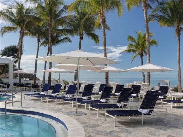 Naples Vacation Condo Three Bedrooms Walk to Beach Sleeps 6