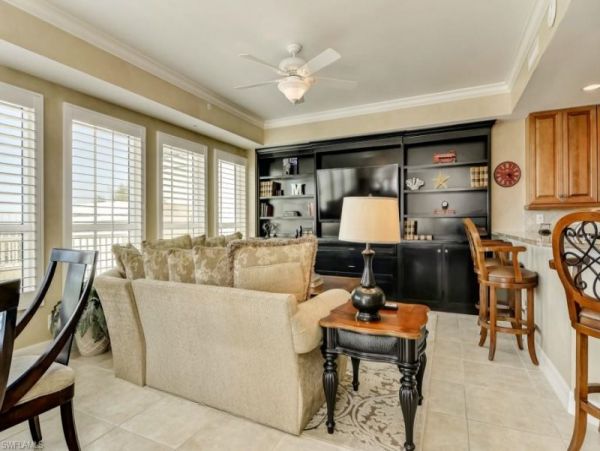 Naples Vacation Condo Three Bedrooms Walk to Beach Sleeps 6