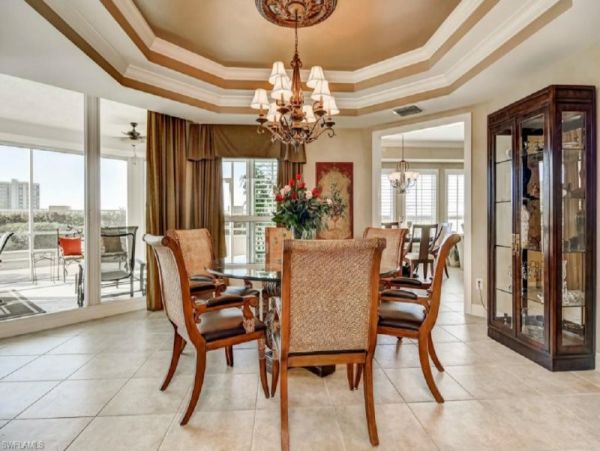 Naples Vacation Condo Three Bedrooms Walk to Beach Sleeps 6