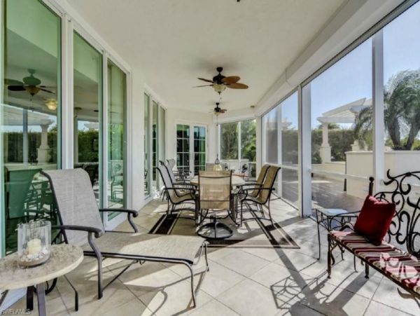 Naples Vacation Condo Three Bedrooms Walk to Beach Sleeps 6