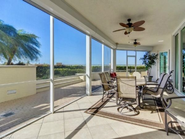 Naples Vacation Condo Three Bedrooms Walk to Beach Sleeps 6